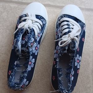 New Floral lace-up canvas shoes. Light Blue Color